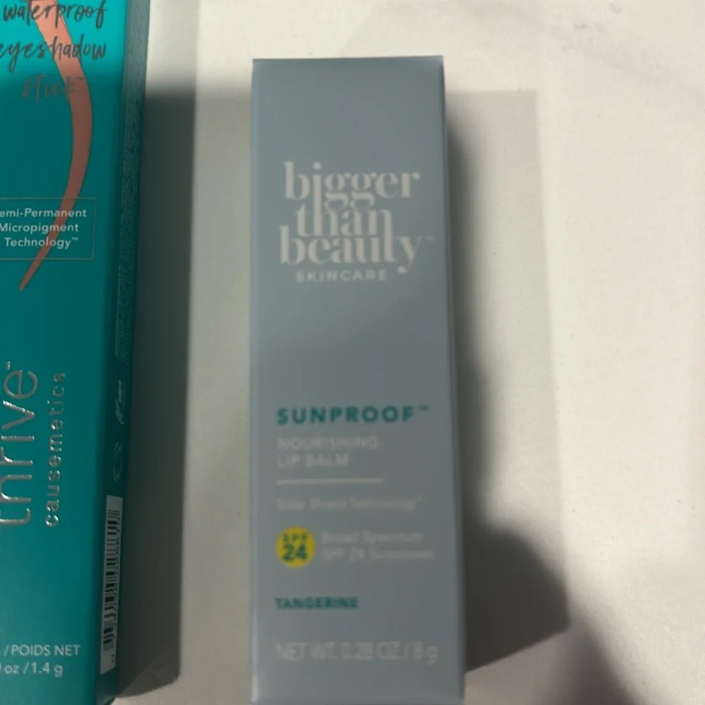 4 NIB Infinity Eyeshadow Sticks - Picture 3 of 5